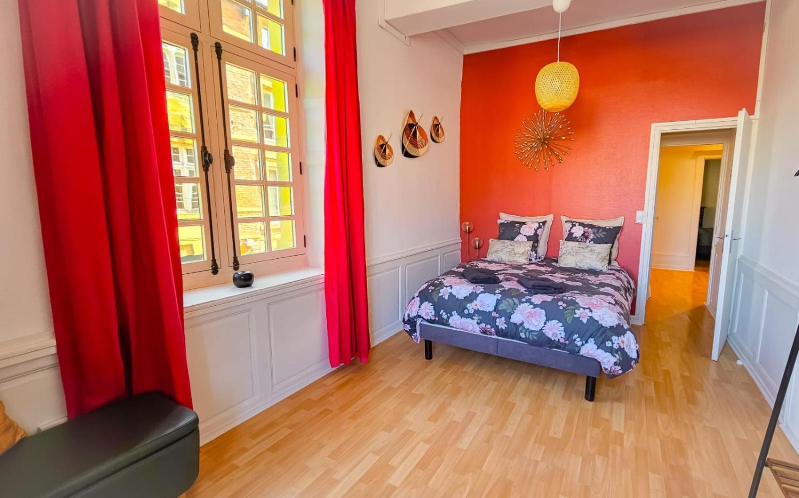 Grand Apt 130M2 Vue Place Ducale Charleville-Mézières 외부 사진